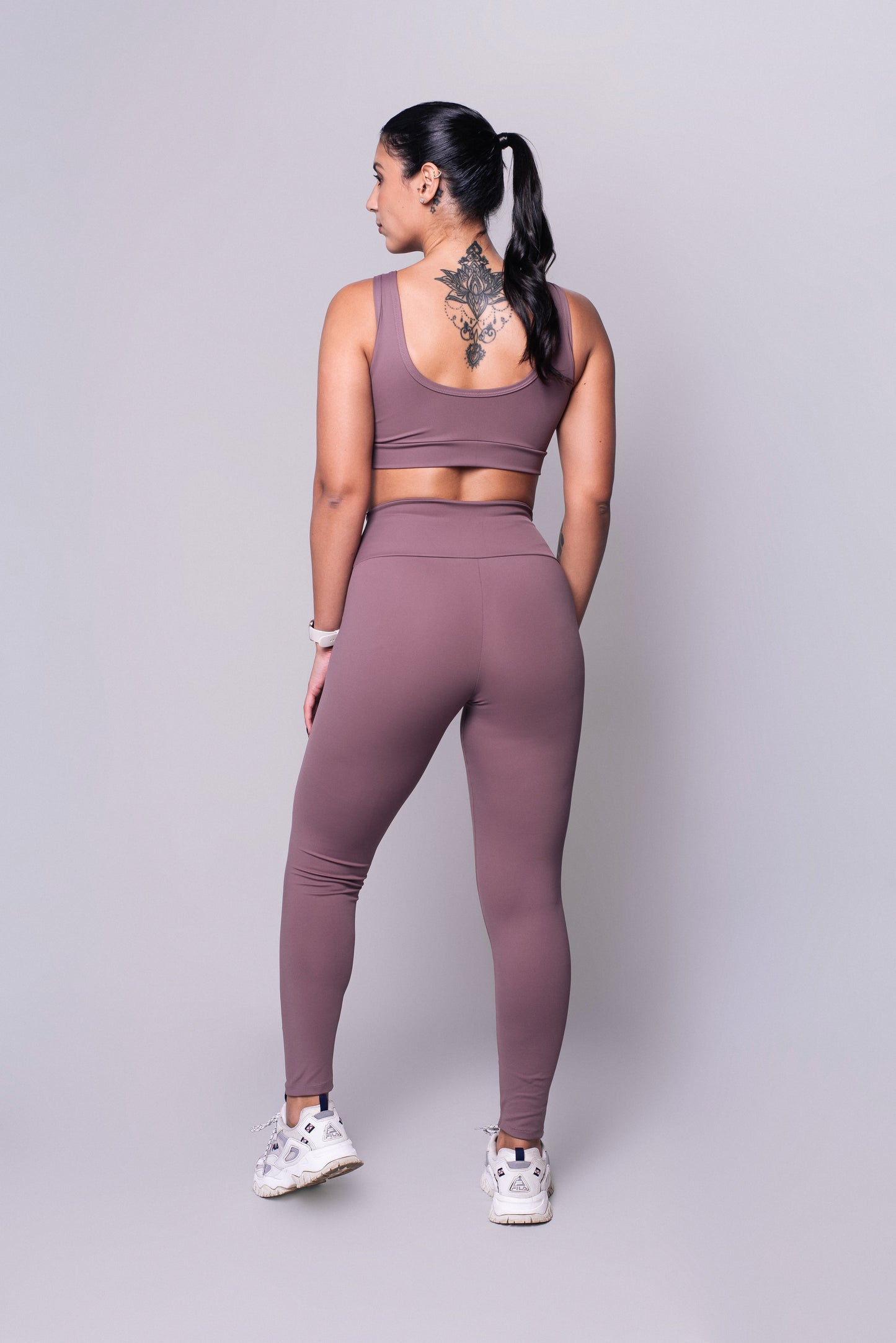 Conjunto  Fitness Feminino Cacau com Alta Compressão e Proteção Solar FPU 50+