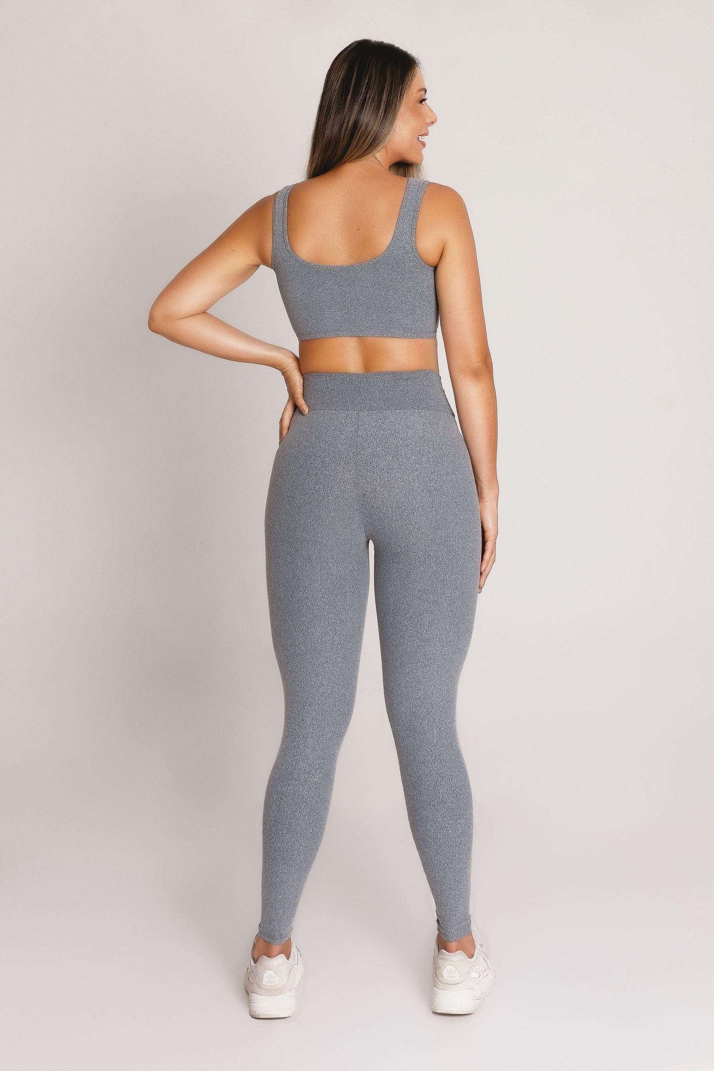 Conjunto Fitness Feminino Cinza | Proteção Solar FPU 50+, LYCRA®, Conforto e Luxo